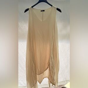 Chic Sleeveless Cream Tunic